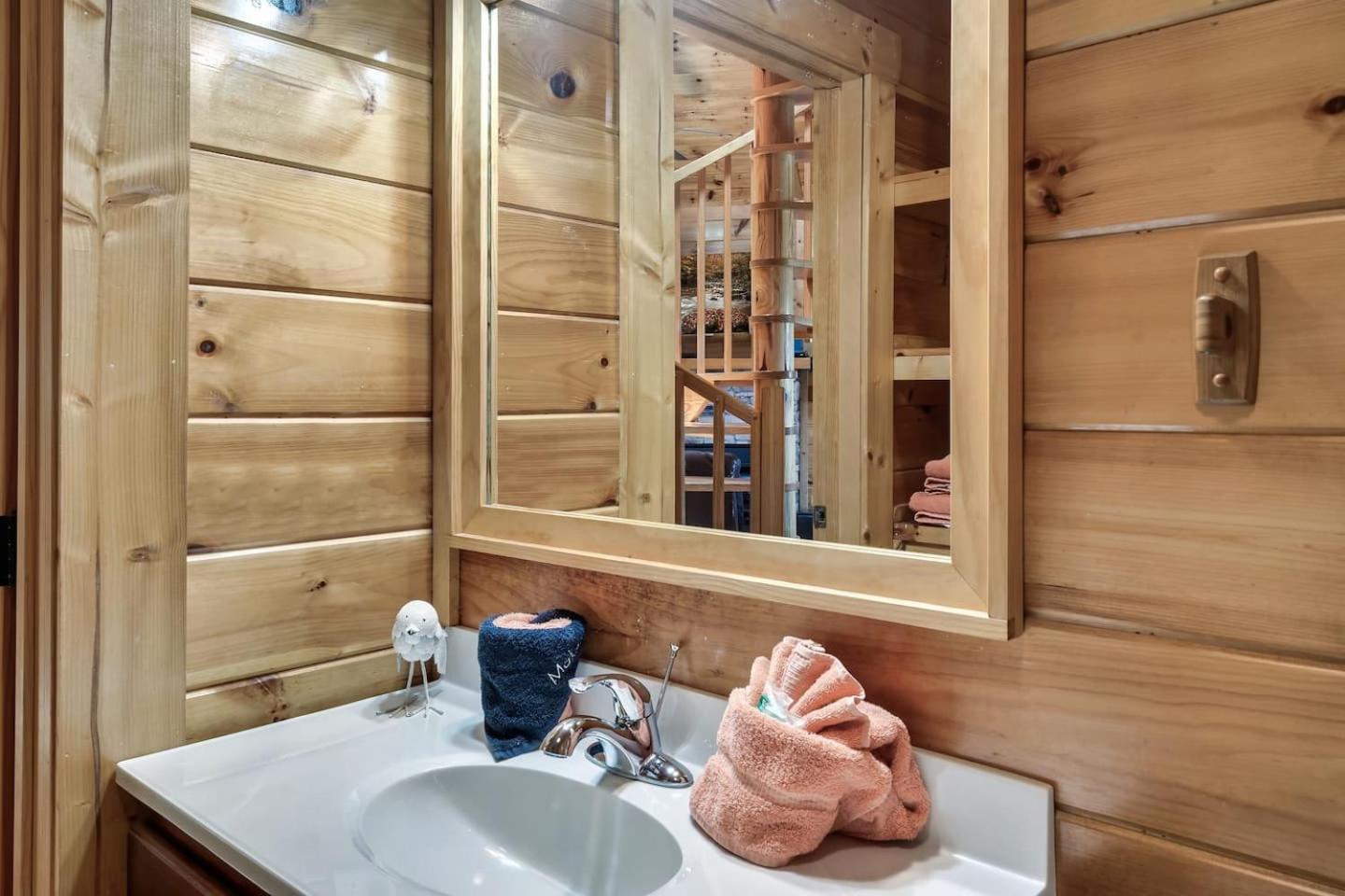 Family Cabin Game Room & Pool Mountain Views Sevierville Exterior photo