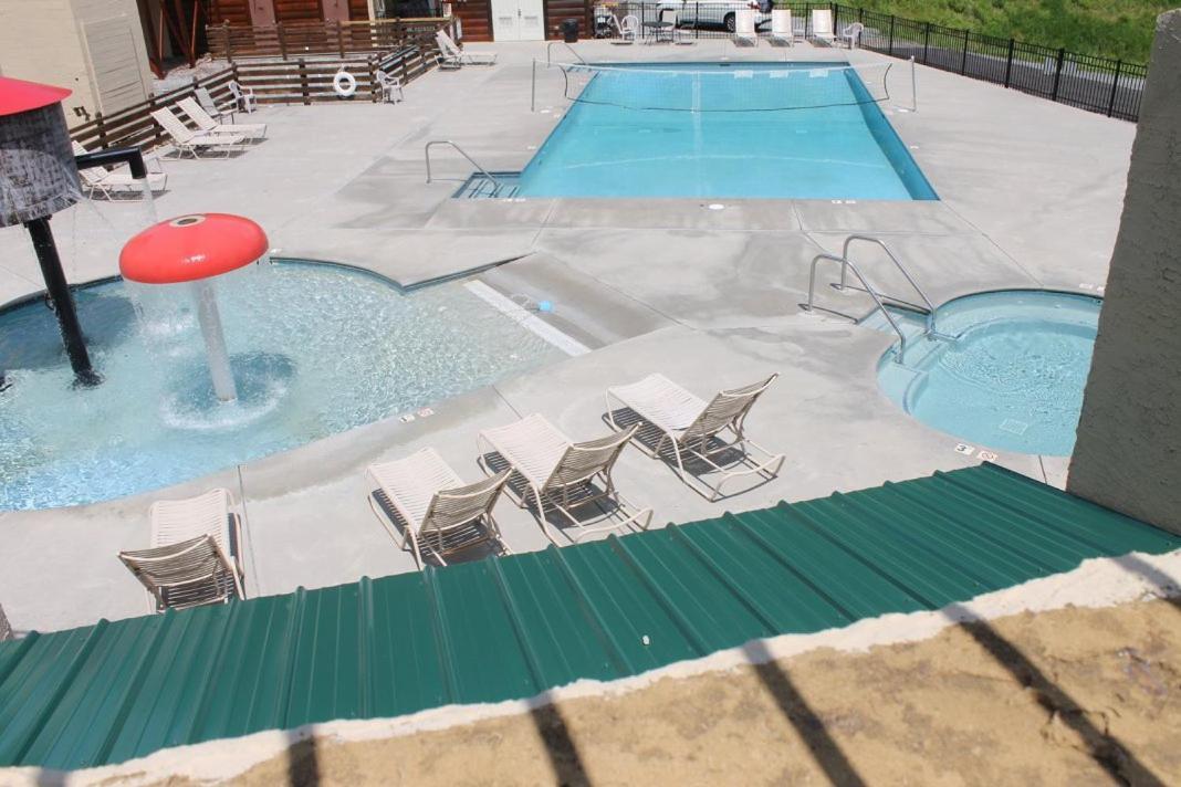 Family Cabin Game Room & Pool Mountain Views Sevierville Exterior photo